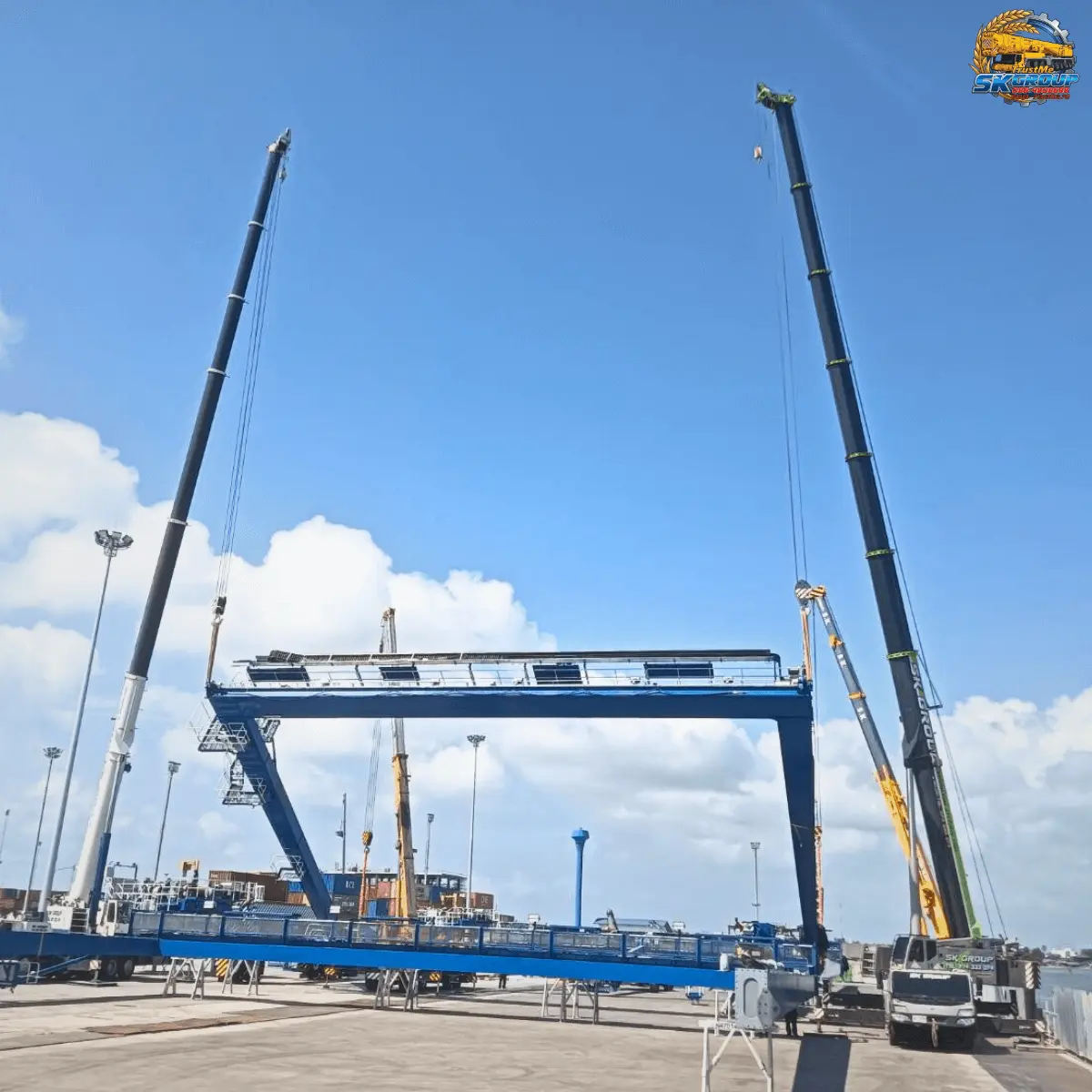 รถเครน หลายคัน Tandem Lift งานยกและติดตั้ง ท่าเรือน้ำลึกสงขลา จ.สงขลา ของท่าเรือน้ำลึกสงขลา - ภาพที่ 3 จาก 4