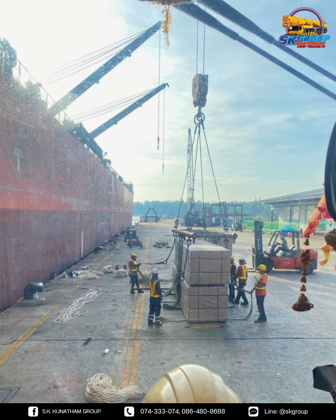 Showcase: ภารกิจ 50 ชั่วโมง ยกไม้อัดยาง 1,800 กล่อง ณ ท่าเรือสงขลา