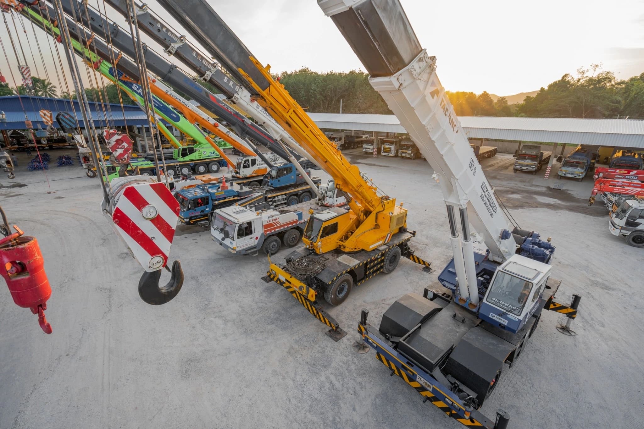 LIEBHERR vs ZOOMLION vs KATO vs DEMAG: เปรียบเทียบแบรนด์รถเครนยอดนิยม 2025 เลือกแบรนด์ไหนให้เหมาะกับงาน?