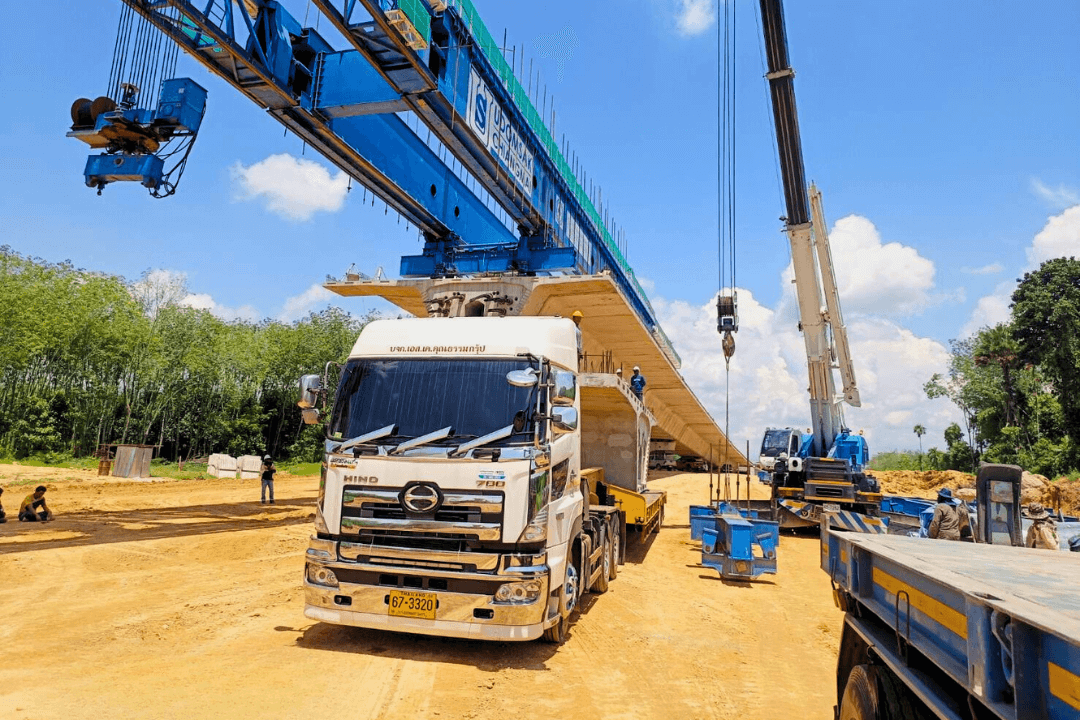 บริการให้เช่ารถเทรลเลอร์พื้นเรียบและโลว์เบด